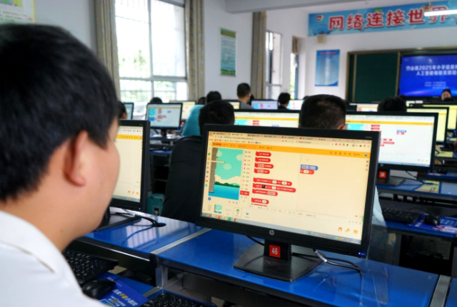 言传身教老师根据本身经历形成的共同个人魅力与鲜