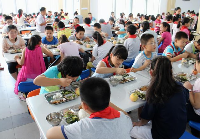 饮食观念是在家庭的饮食习惯和教育理念的影响下潜移默化形成 饮食观念是在家庭的饮食习惯和教育理念的影响下潜移默化形成